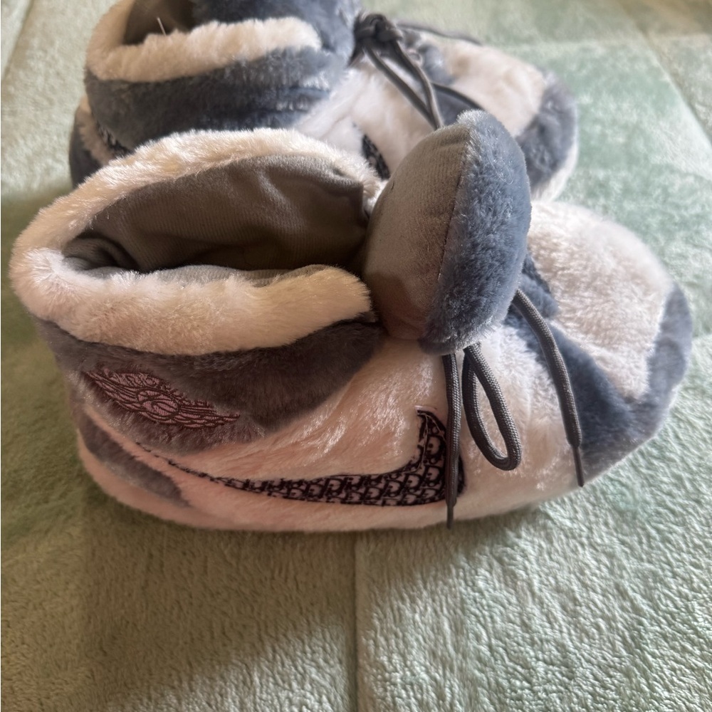 Nike Gray and White Loafers - Picture 2 of 8